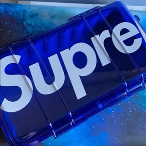 SUPREME Pelican 1060 Case FW19